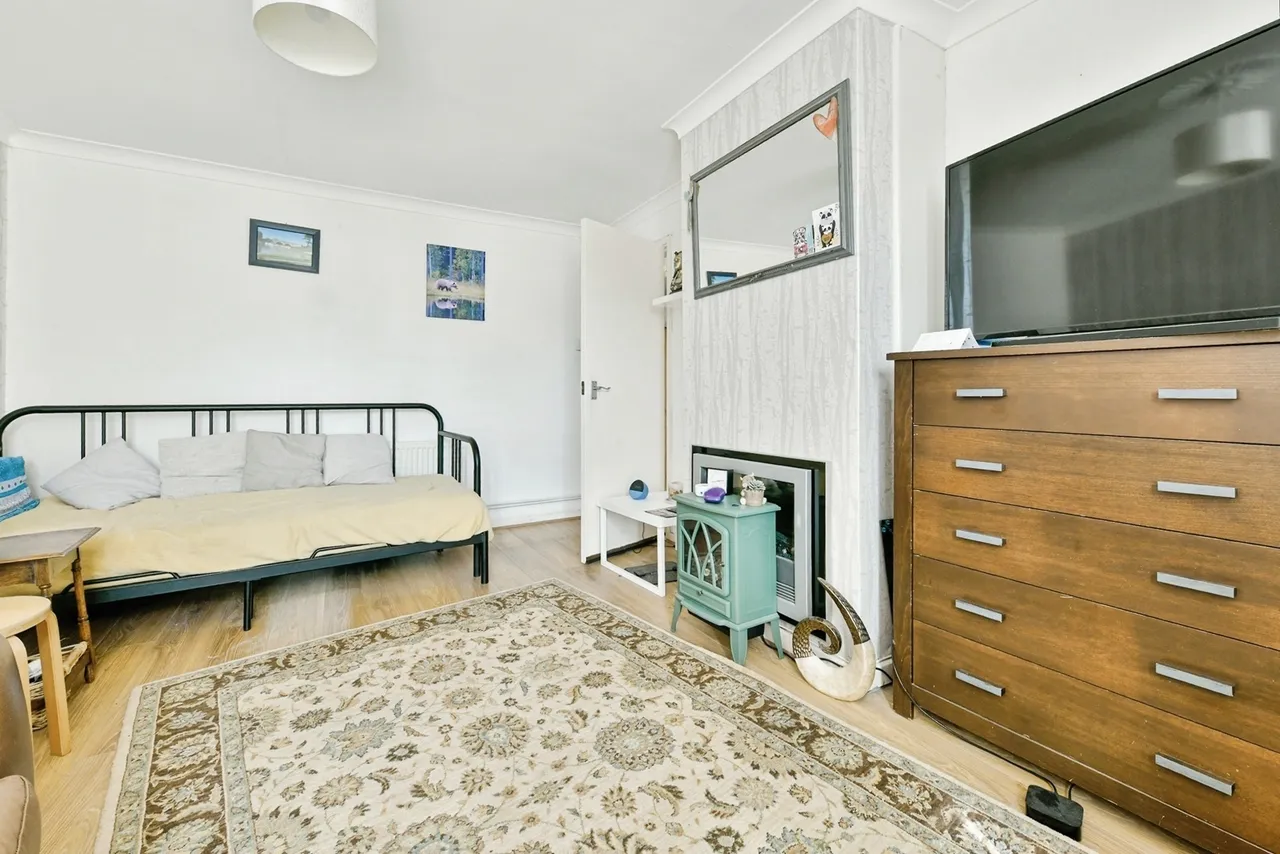 Spring Drive, Stevenage, Hertfordshire, SG2, photo 5
