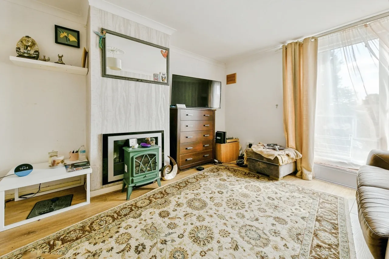Spring Drive, Stevenage, Hertfordshire, SG2, photo 6