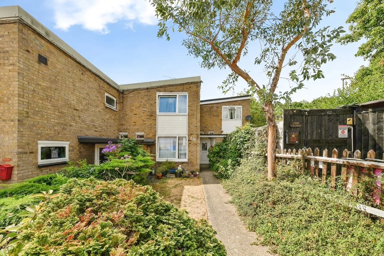 2 bed house for sale — Spring Drive, Stevenage, Hertfordshire, SG2