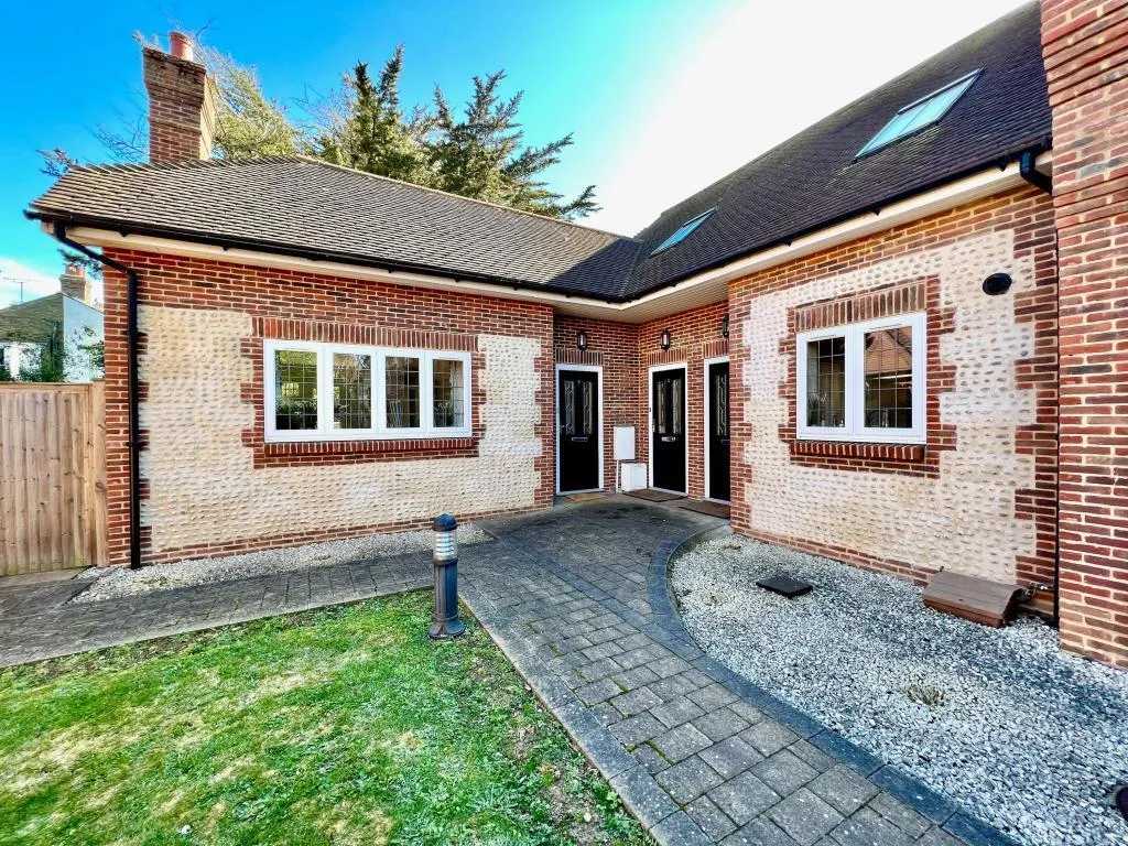3 bed property to rent, Tudor Gardens, Worthing, BN11