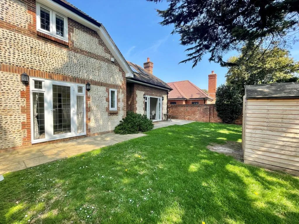 Tudor Gardens, Worthing, BN11, photo 2