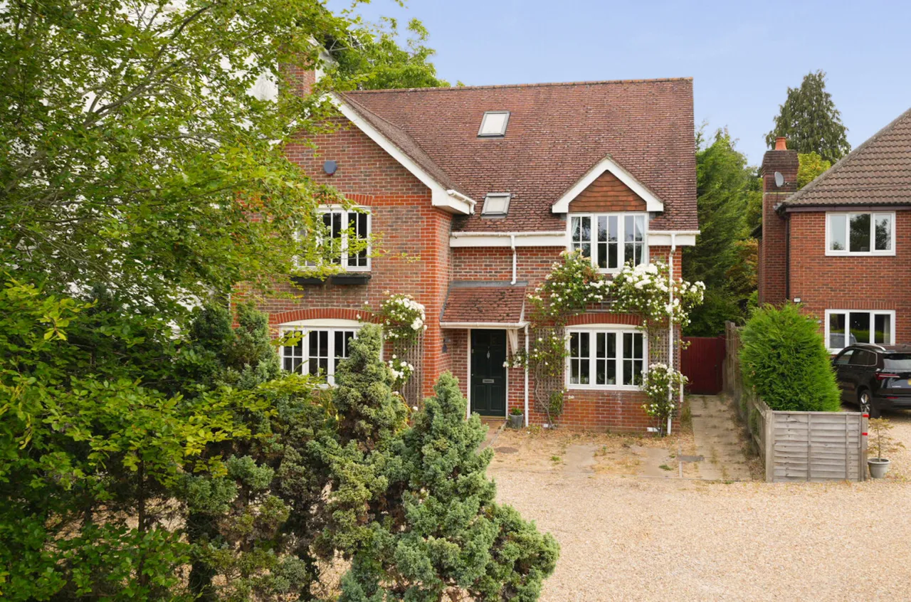 6 bed house for sale, Highways Road, Compton, SO21