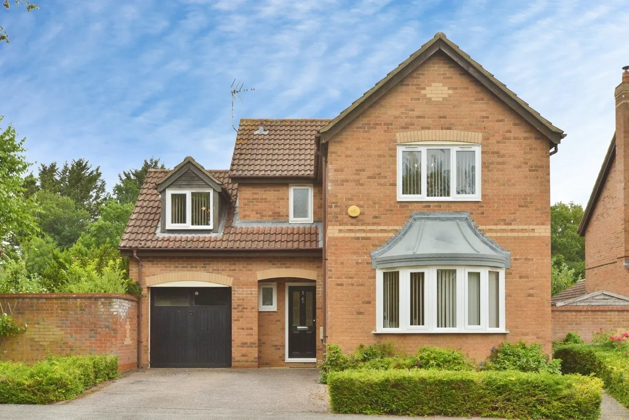 4 bed house for sale — Hartington Grove, Emerson Valley, Milton Keynes, Buckinghamshire, MK4