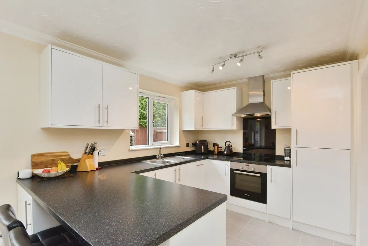Hartington Grove, Emerson Valley, Milton Keynes, Buckinghamshire, MK4, photo 4