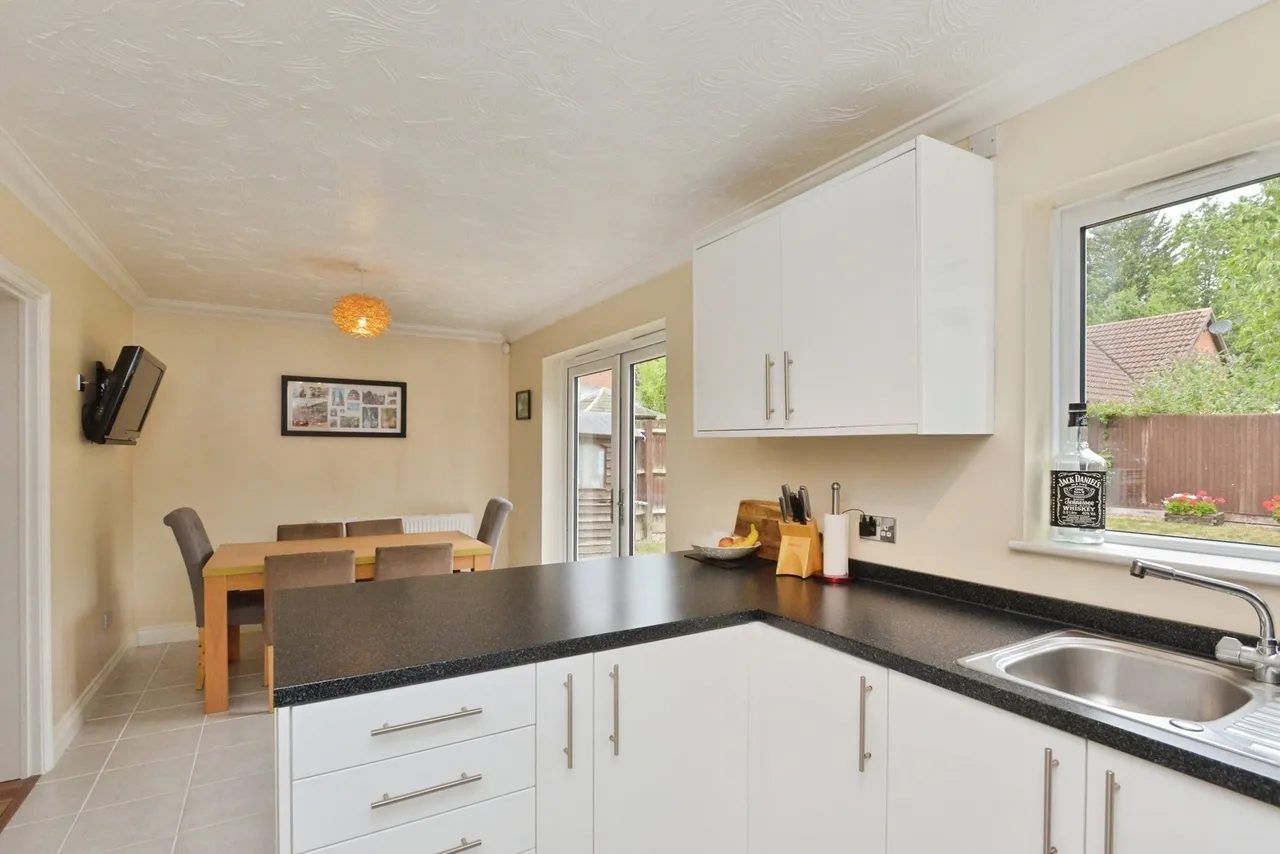 Hartington Grove, Emerson Valley, Milton Keynes, Buckinghamshire, MK4, photo 5