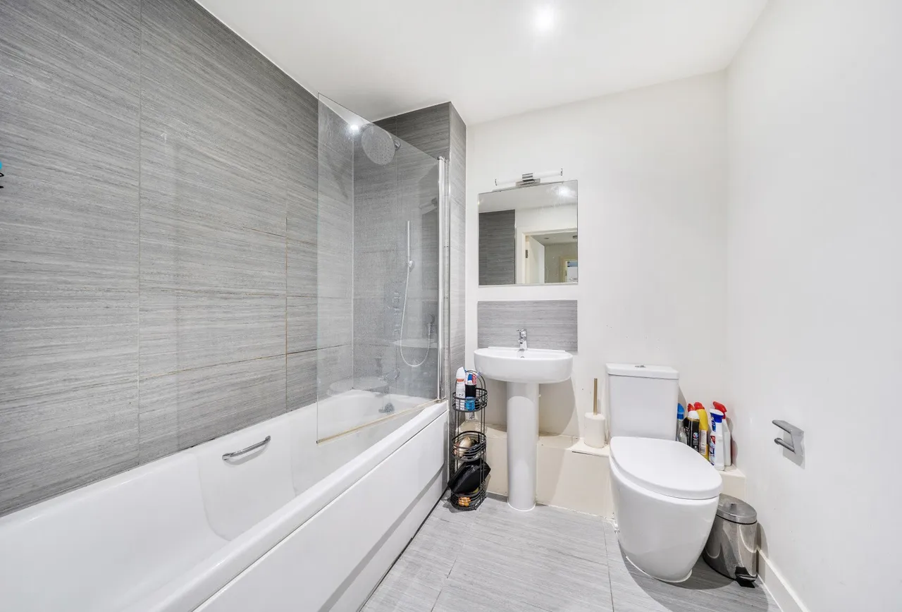 Capitol Way, London, NW9 0AU, photo 6