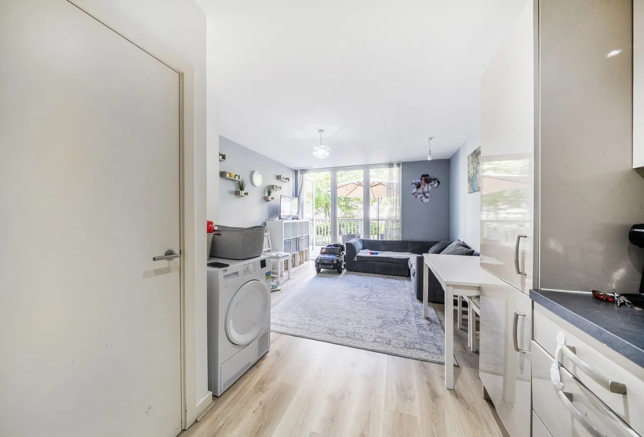Capitol Way, London, NW9 0AU, photo 8