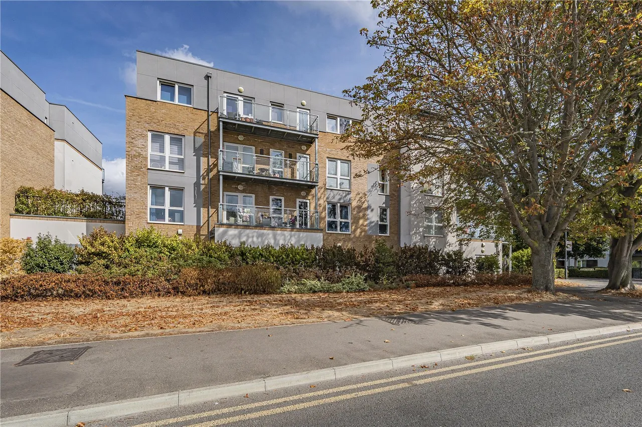 3 bed flat for sale, Wintergreen Boulevard, West Drayton, UB7