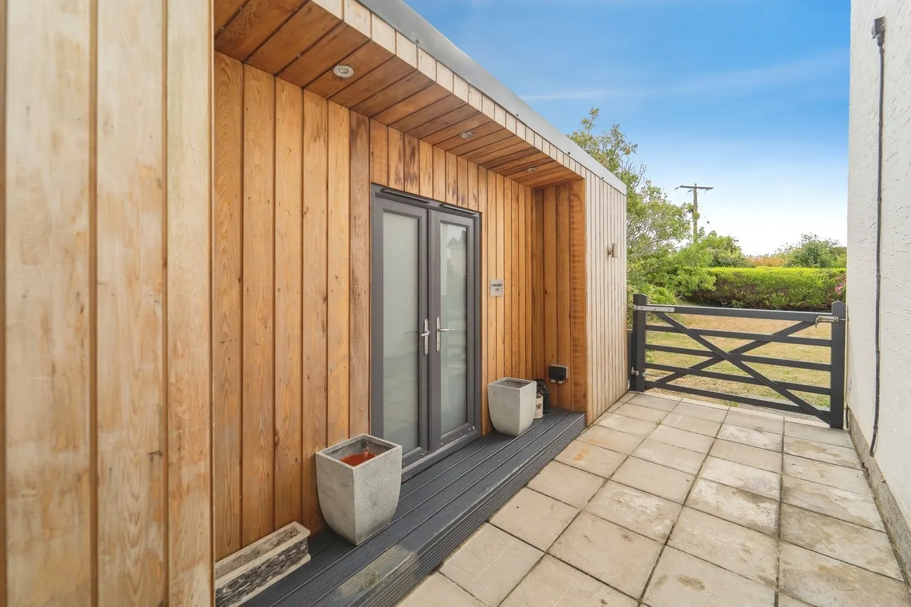 Clover Park, Haverfordwest, SA61, photo 31