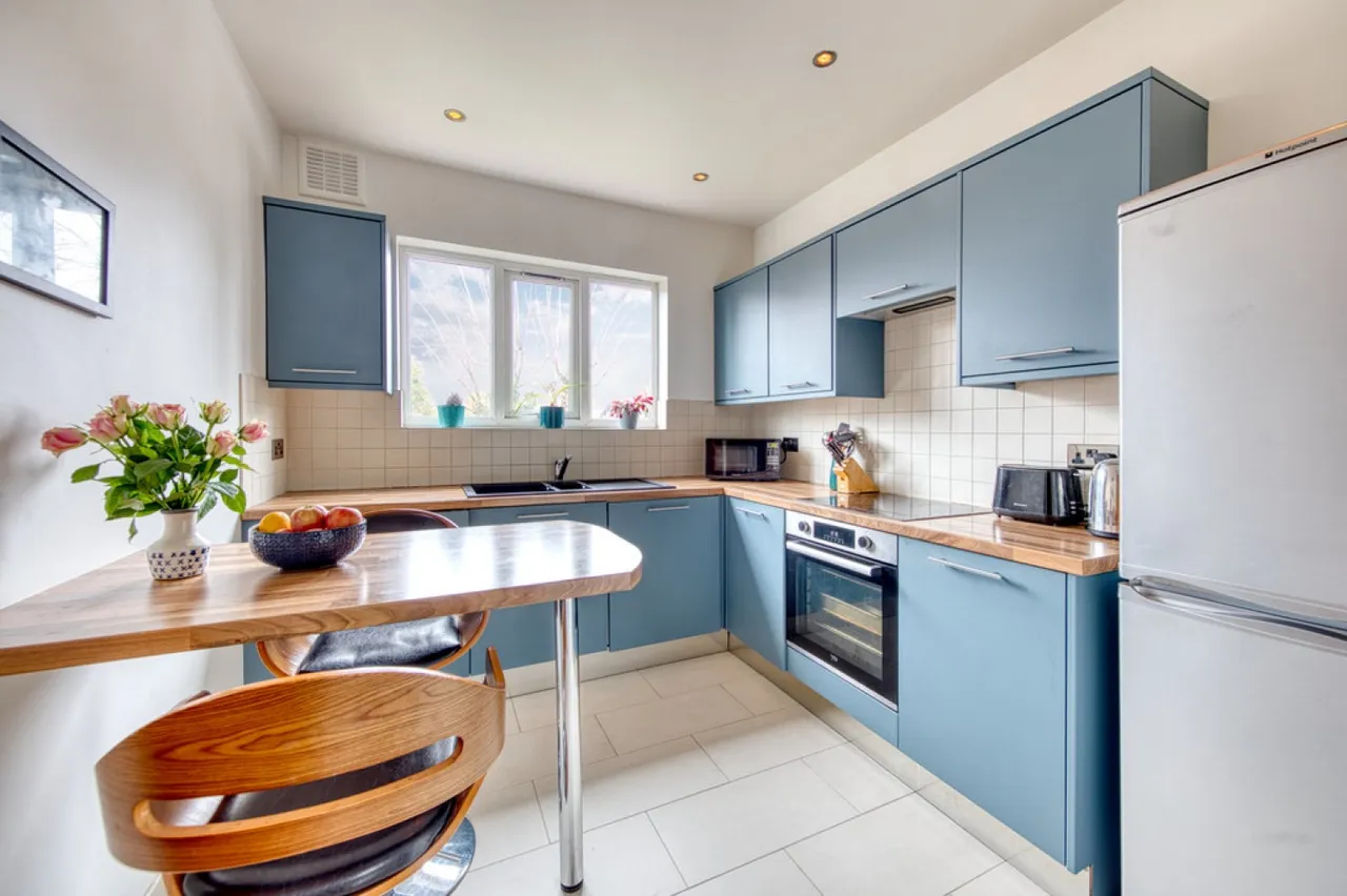 2 bed flat for sale — Cranbourne Court, South Woodford