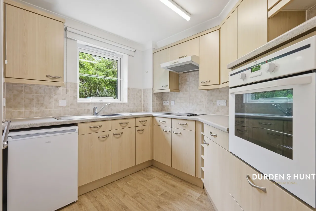 Ashingdon Road, Coachman Court, SS4, photo 5