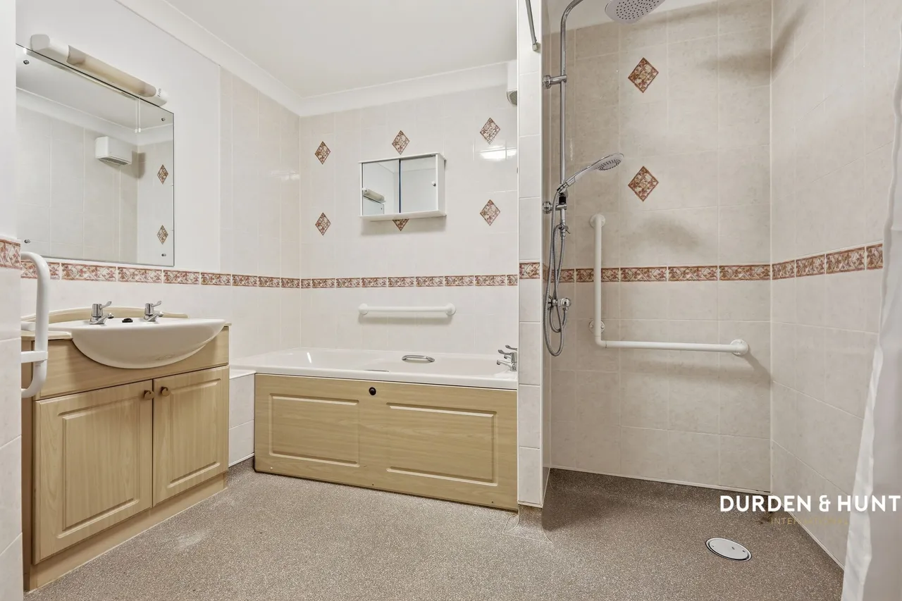 Ashingdon Road, Coachman Court, SS4, photo 11