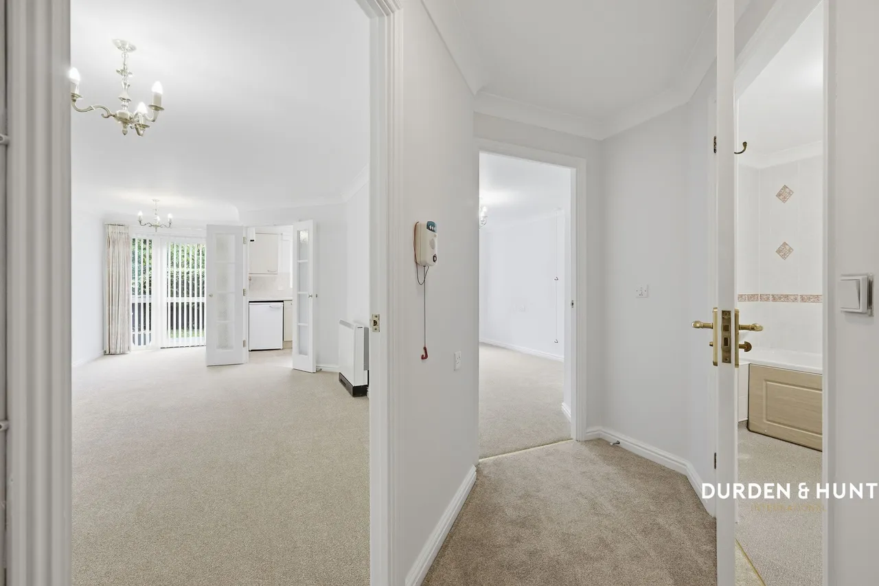 Ashingdon Road, Coachman Court, SS4, photo 8