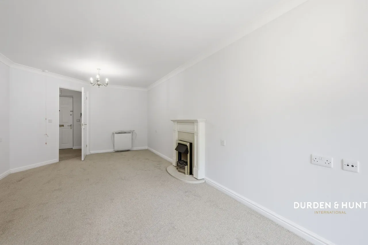 Ashingdon Road, Coachman Court, SS4, photo 3