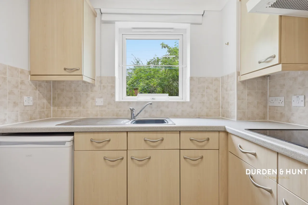 Ashingdon Road, Coachman Court, SS4, photo 7