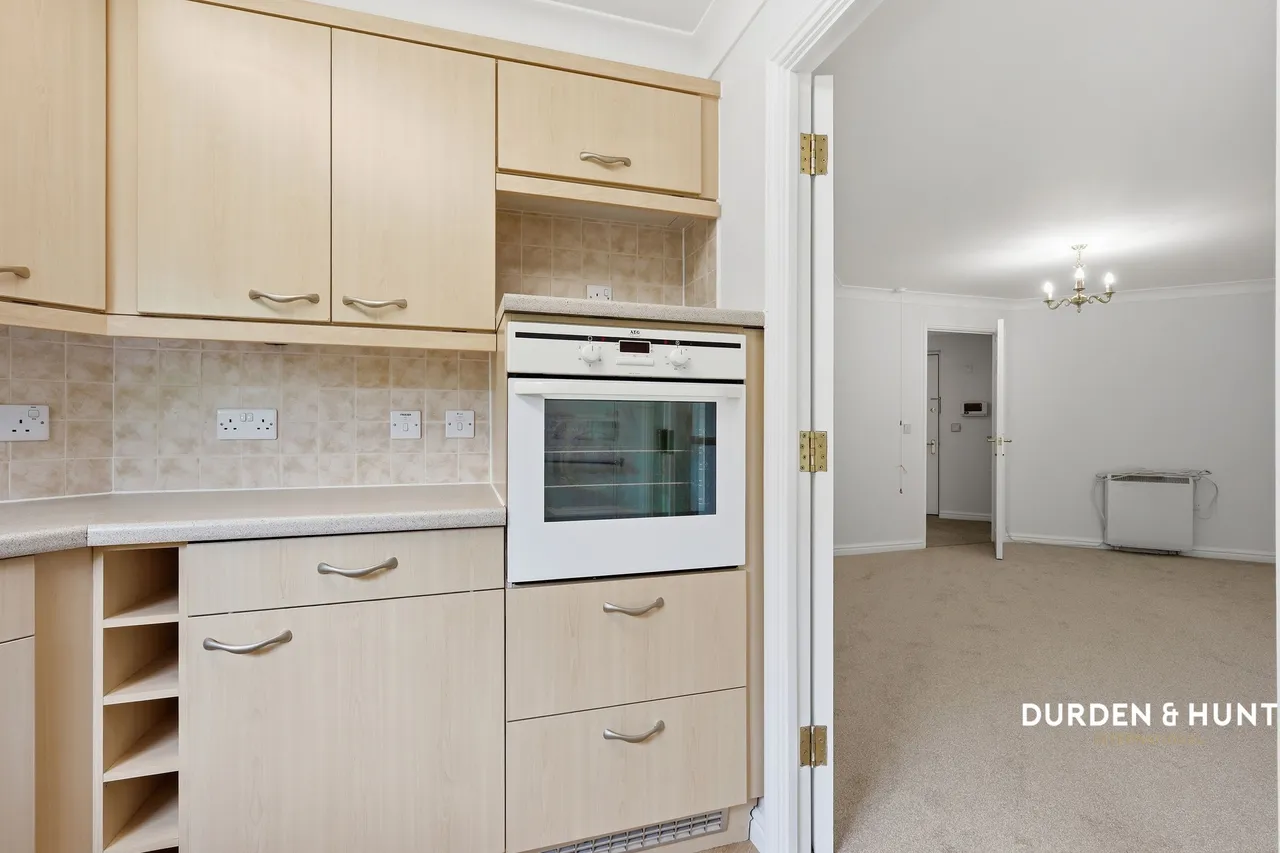 Ashingdon Road, Coachman Court, SS4, photo 6