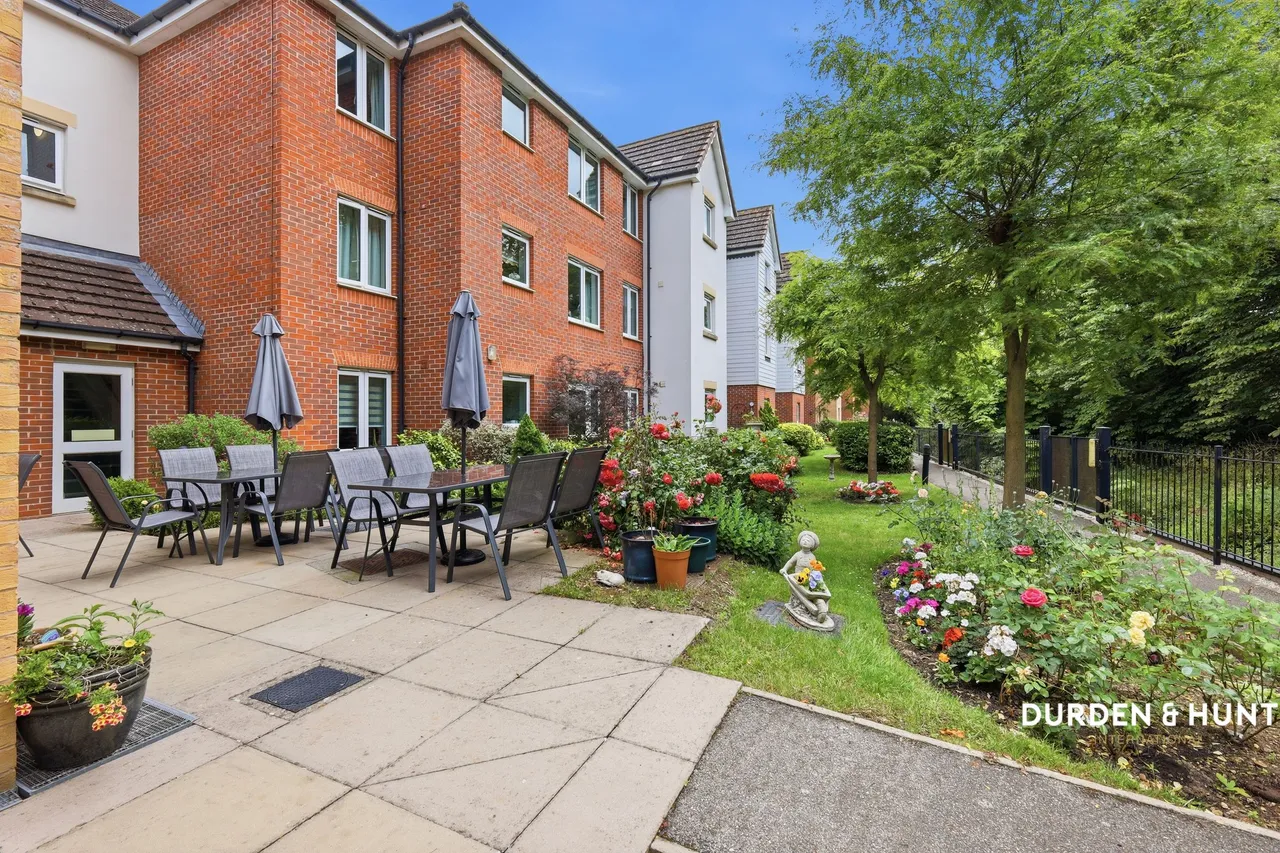 Ashingdon Road, Coachman Court, SS4, photo 13