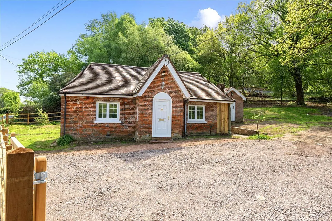 2 bed house to rent — Hamptworth Road, Landford, Salisbury, Wiltshire, SP5 2EA