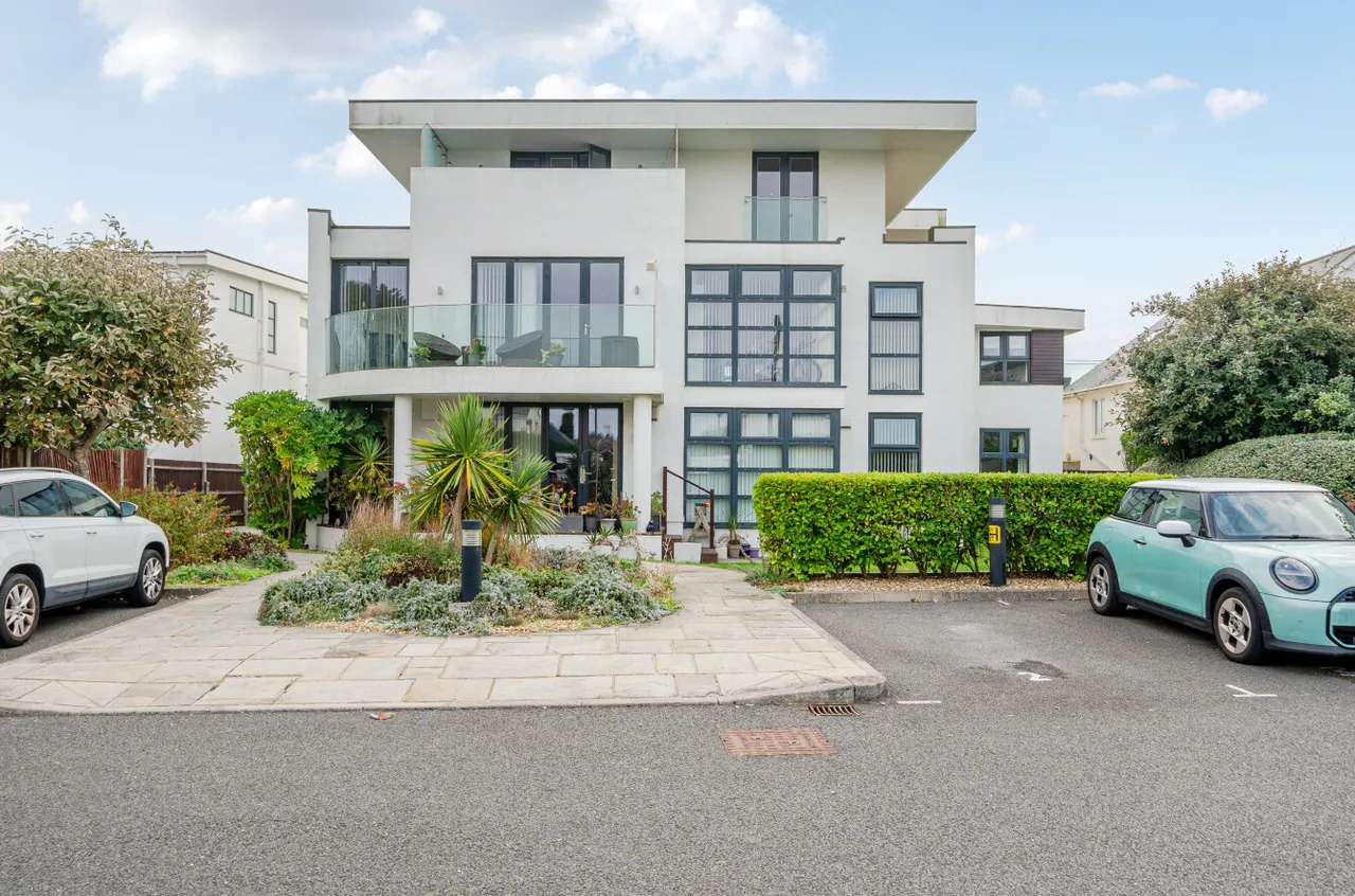 3 bed flat for sale, Eirene Road, Goring-by-Sea, BN12