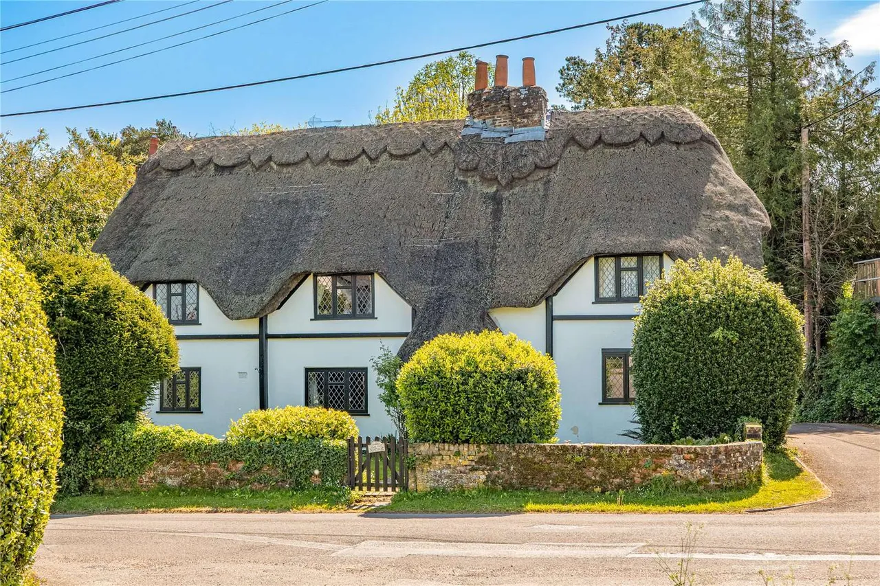 3 bed house for sale — Holt, Wimborne, Dorset, BH21 7DJ