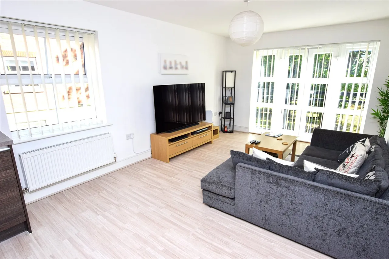 Honington Mews, Farnborough, Hampshire, GU14 6GE, photo 2