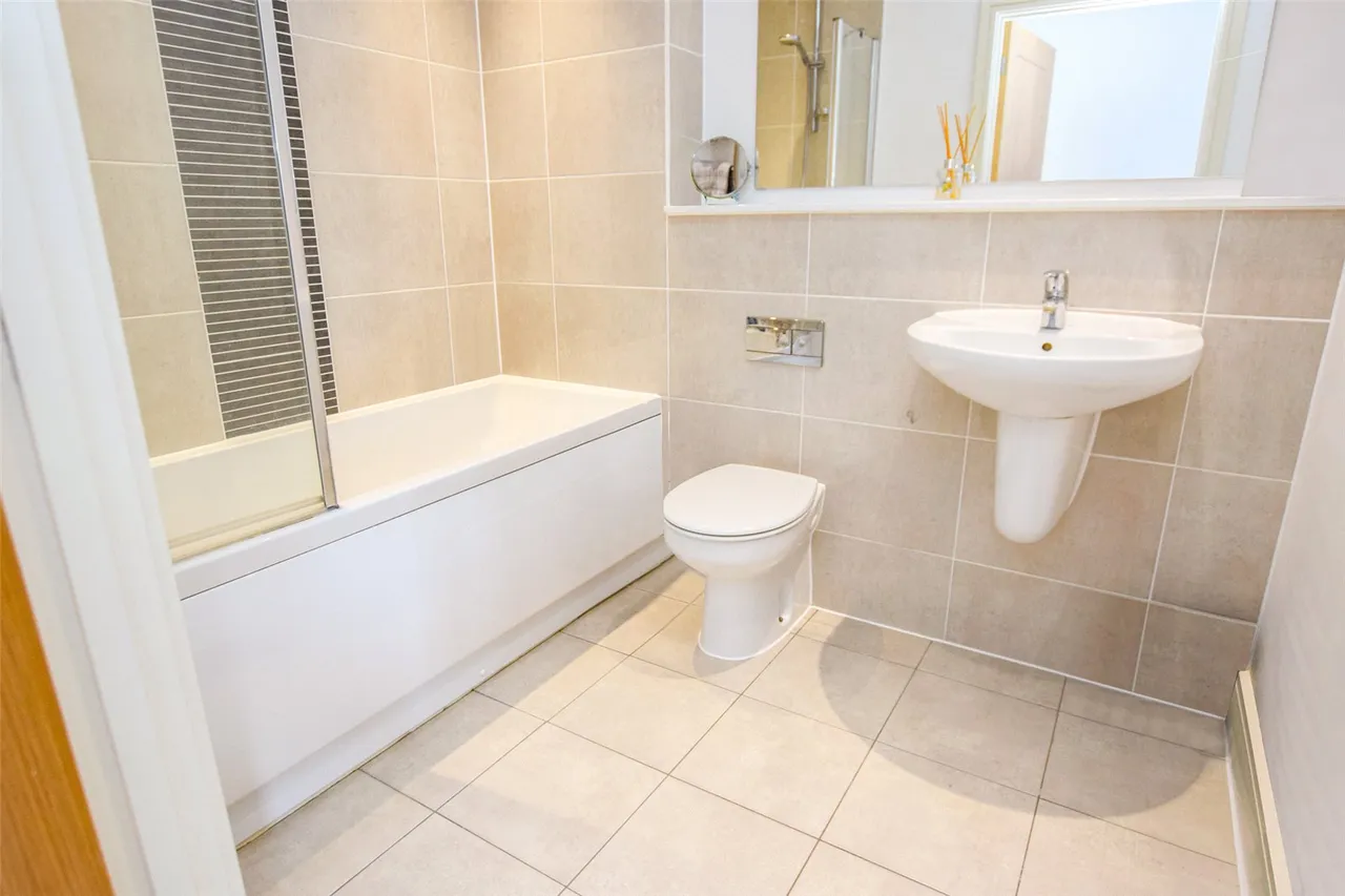 Honington Mews, Farnborough, Hampshire, GU14 6GE, photo 5
