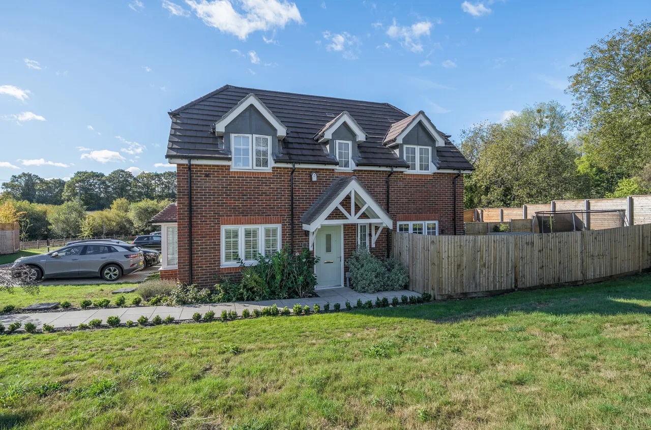 3 bed house for sale, The Wickets, Rowledge, GU10