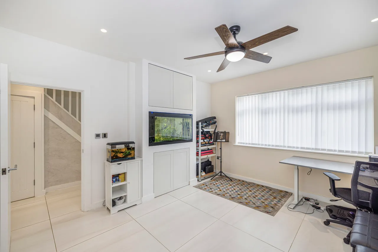 Highland Road, Northwood Fees Apply, HA6, photo 11