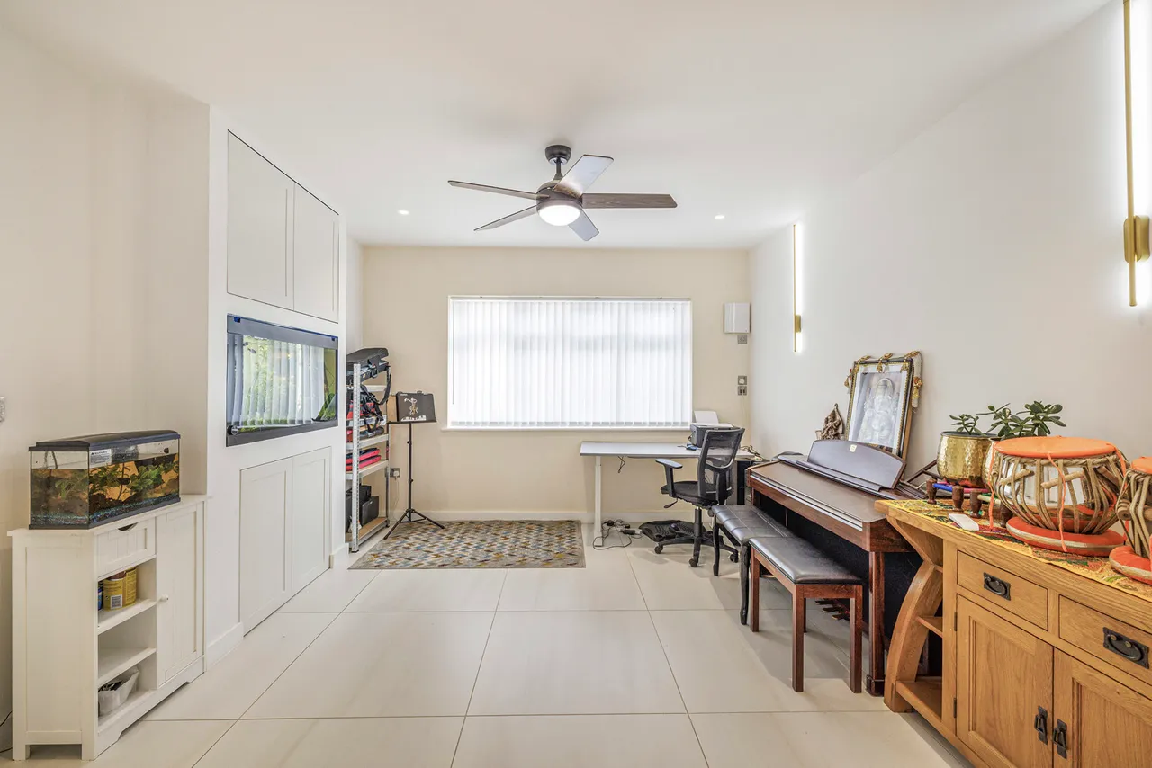 Highland Road, Northwood Fees Apply, HA6, photo 20