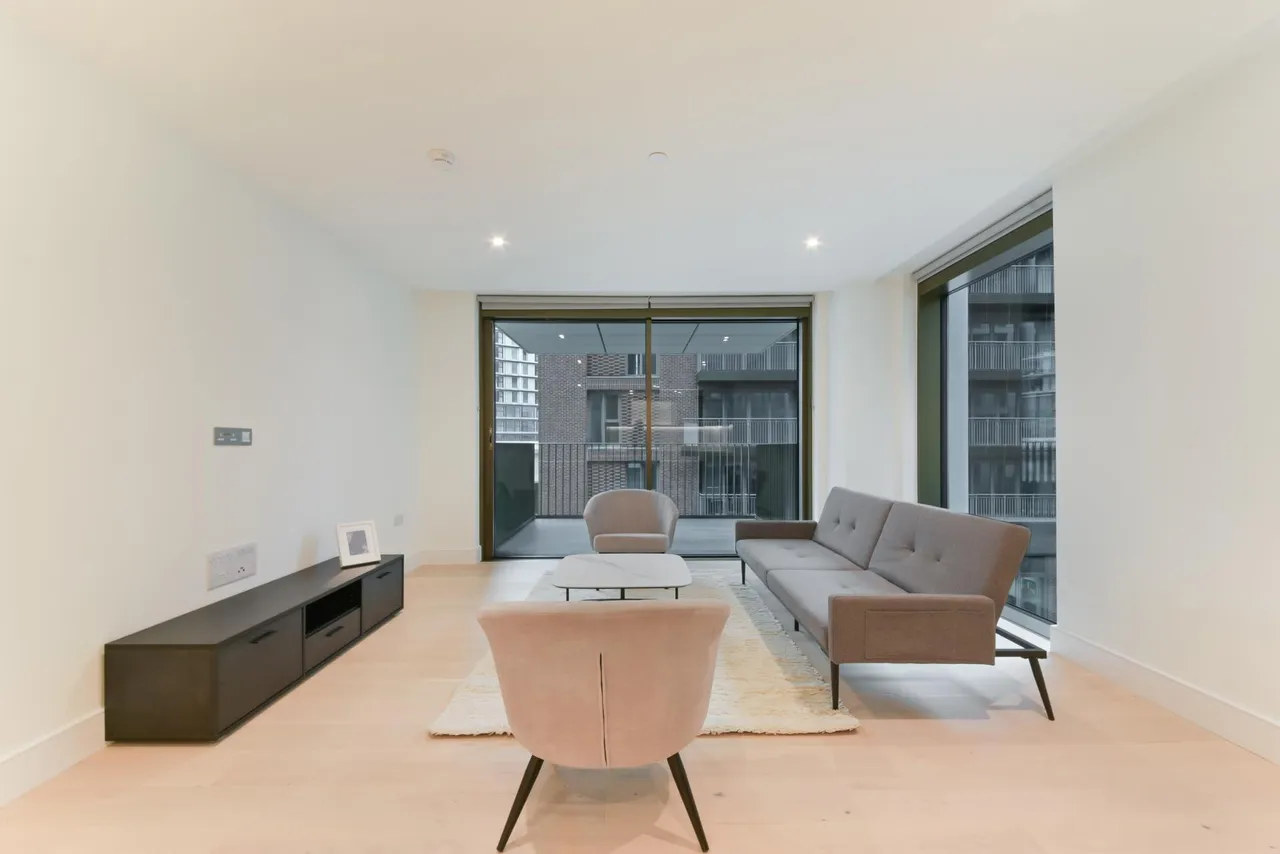Prince of Wales Drive, London, SW11, photo 2