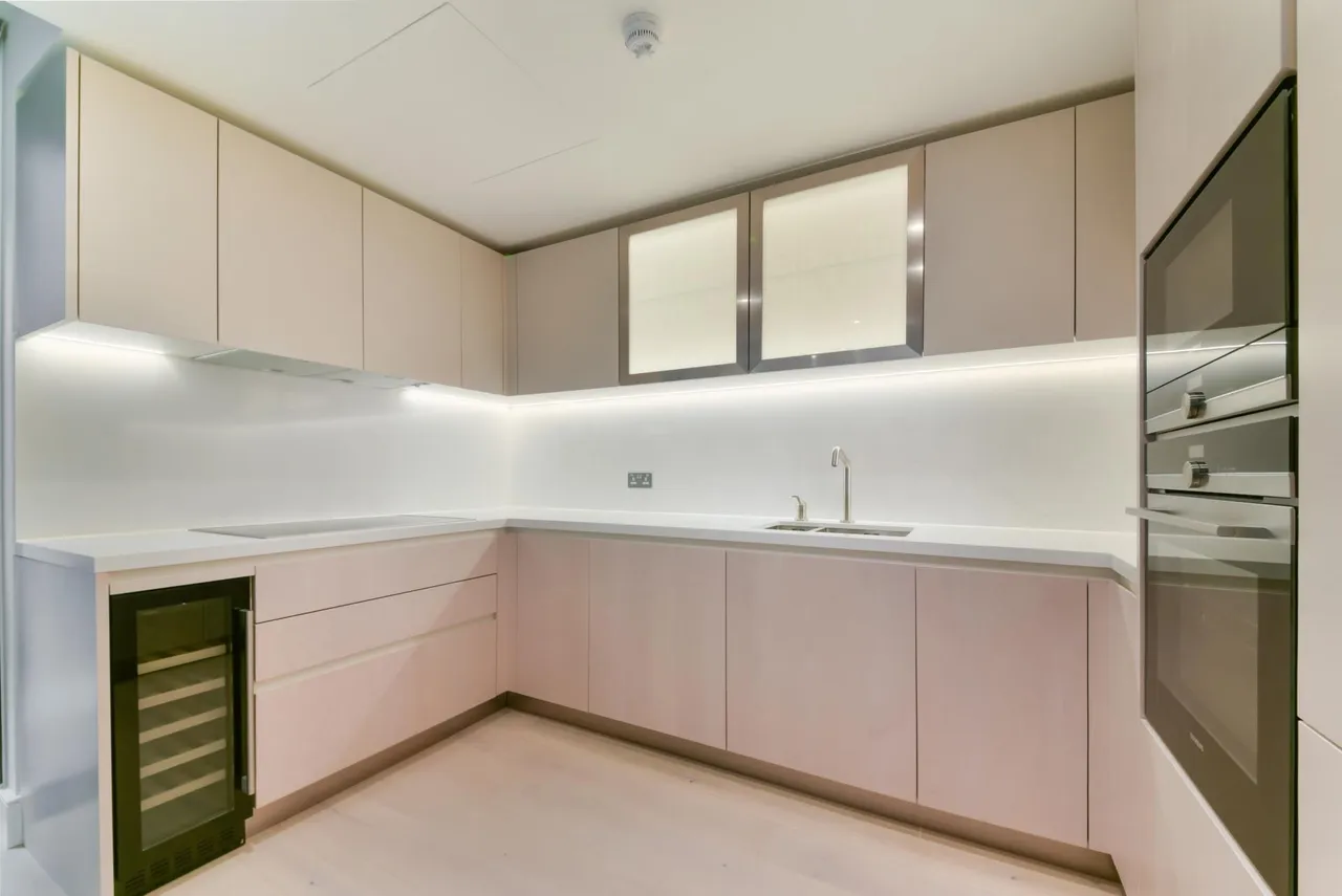 Prince of Wales Drive, London, SW11, photo 5