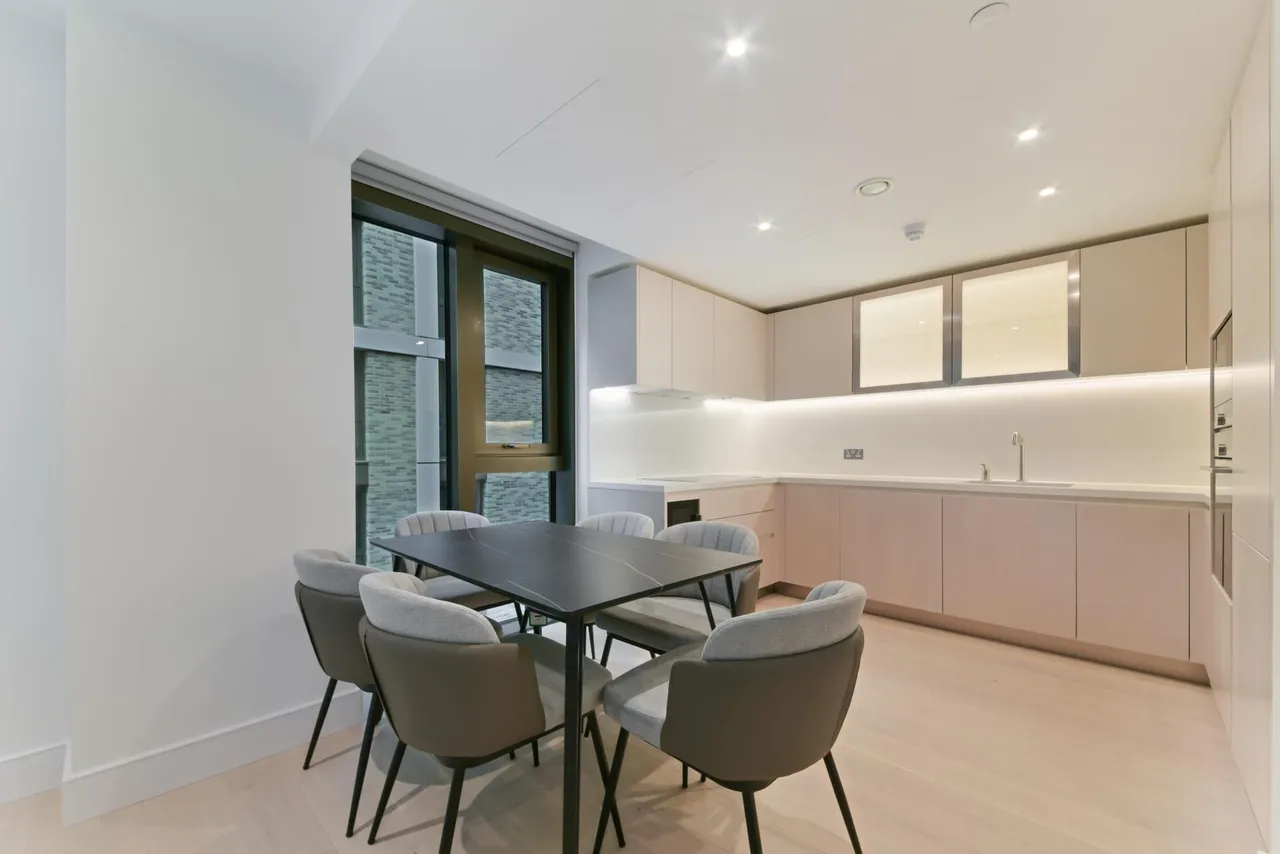 Prince of Wales Drive, London, SW11, photo 4