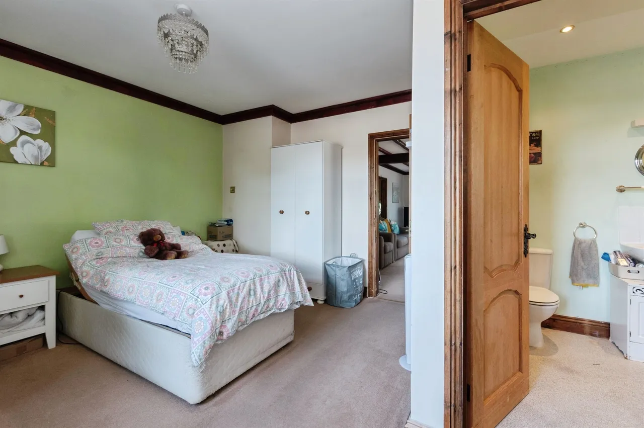 Christchurch Road, West Parley, Ferndown, photo 8
