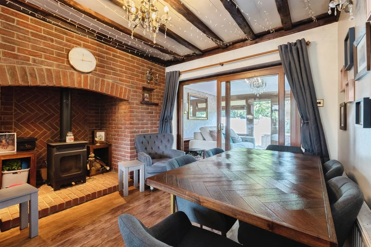Christchurch Road, West Parley, Ferndown, photo 5