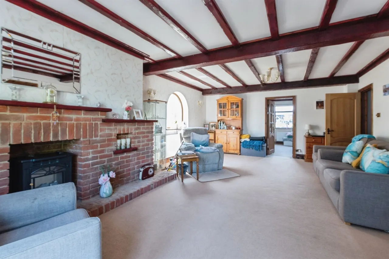 Christchurch Road, West Parley, Ferndown, photo 7