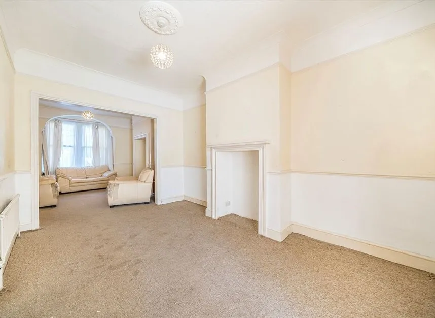 Bernard Avenue, Northfields, W13, photo 2