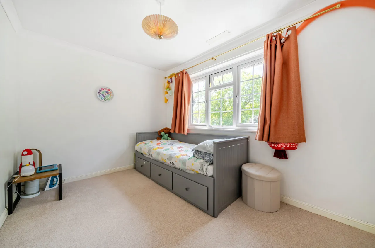 The Riding, Woking, GU21, photo 16