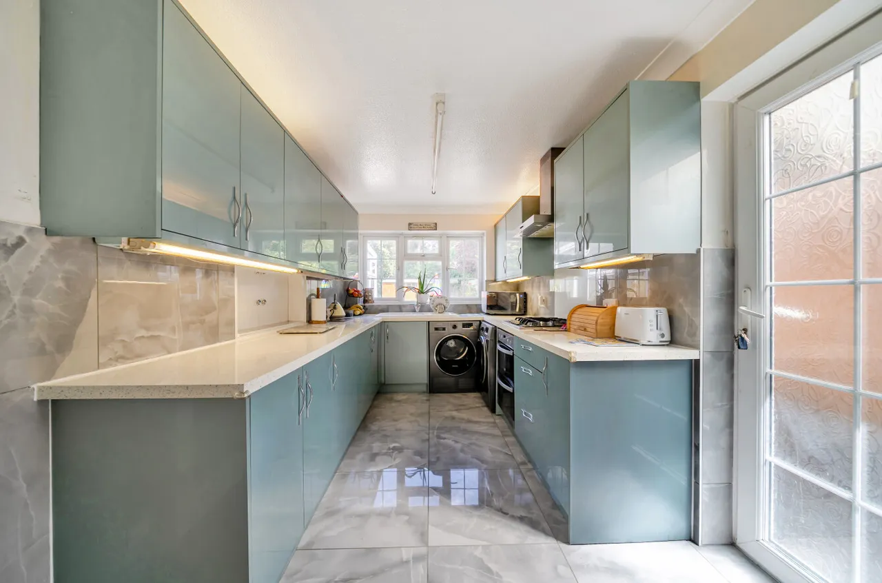The Riding, Woking, GU21, photo 8