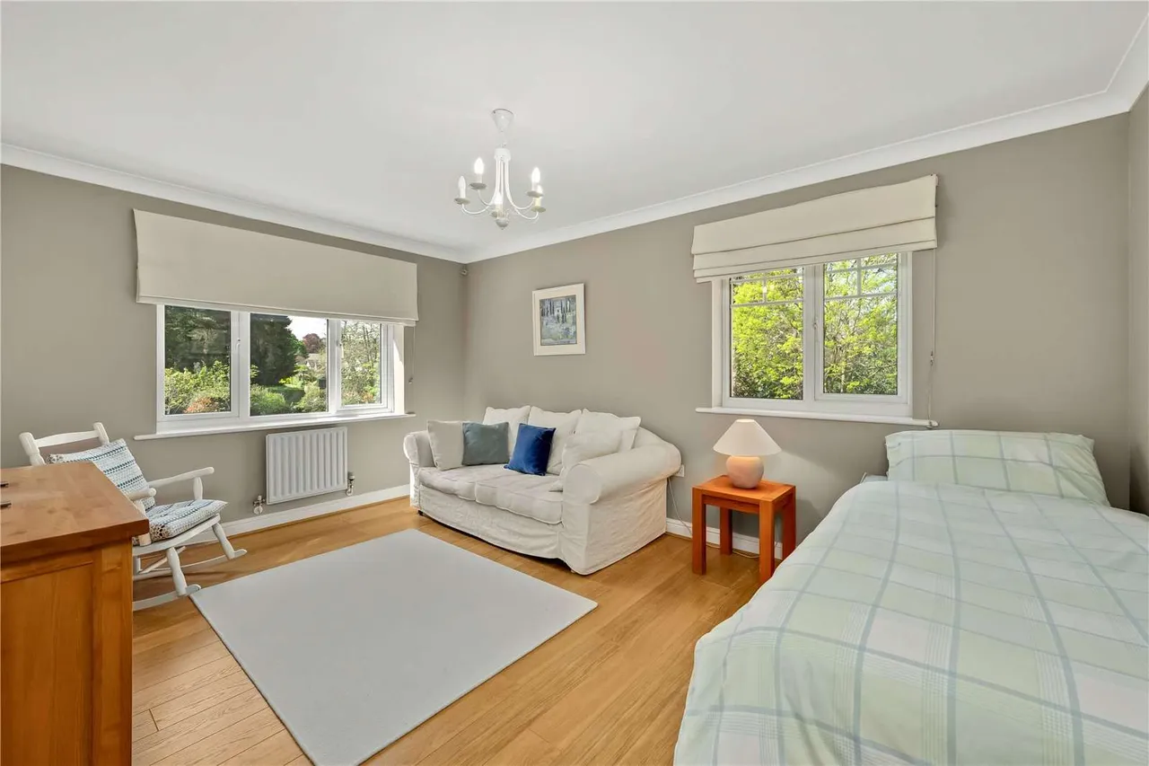 Bridgewater Road, Weybridge, Surrey, KT13 0ER, photo 11