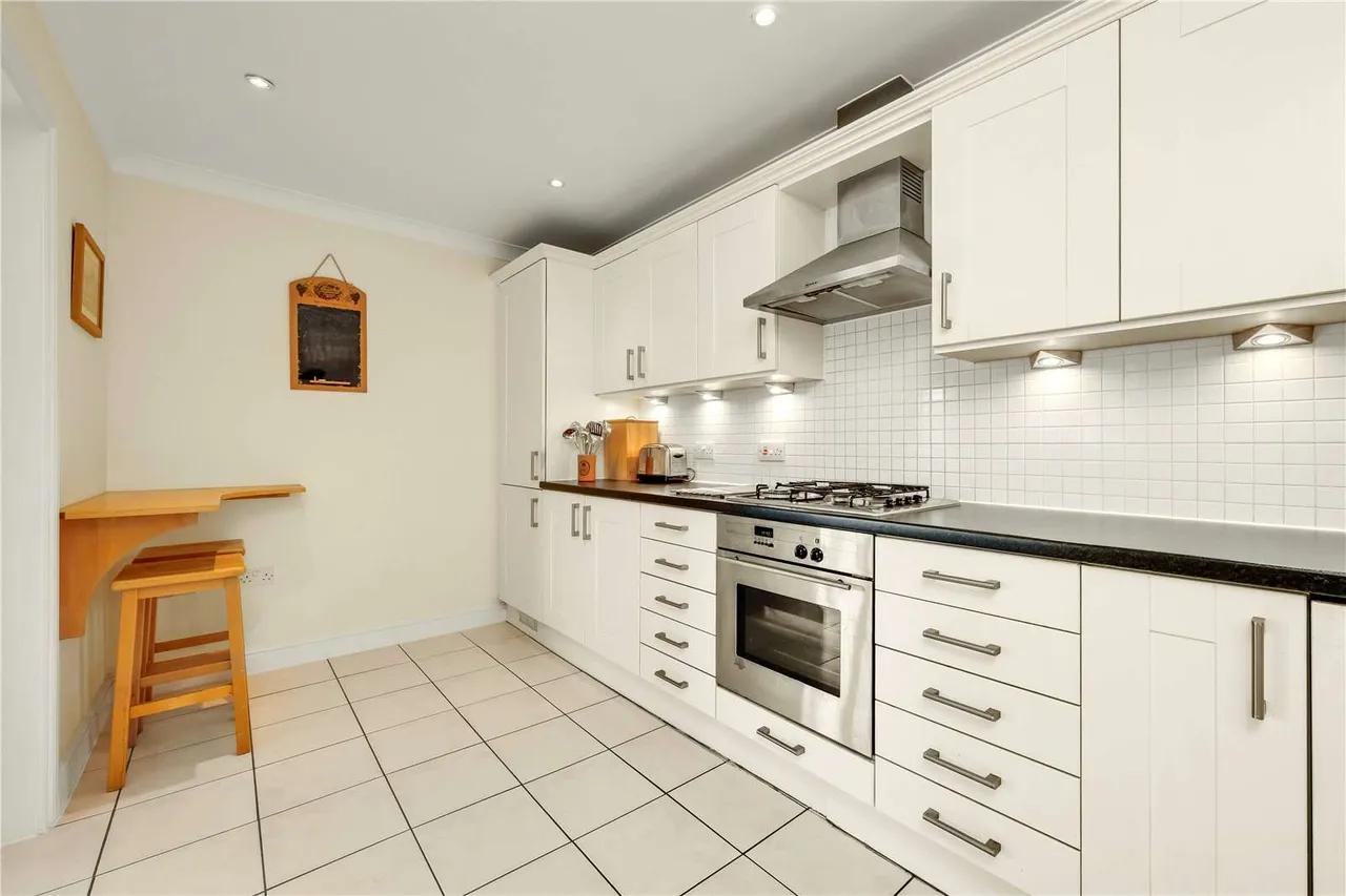 Bridgewater Road, Weybridge, Surrey, KT13 0ER, photo 8