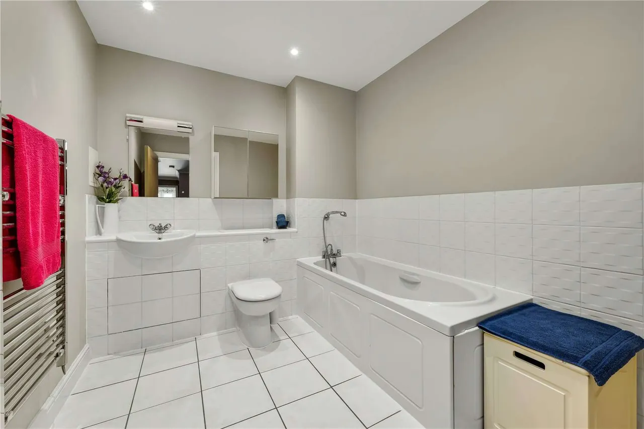 Bridgewater Road, Weybridge, Surrey, KT13 0ER, photo 12