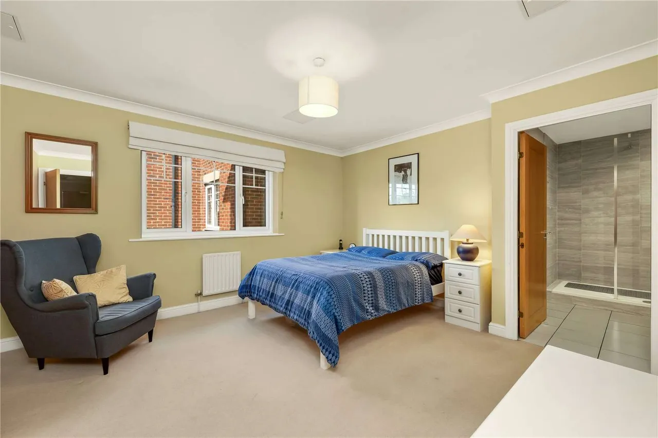 Bridgewater Road, Weybridge, Surrey, KT13 0ER, photo 9