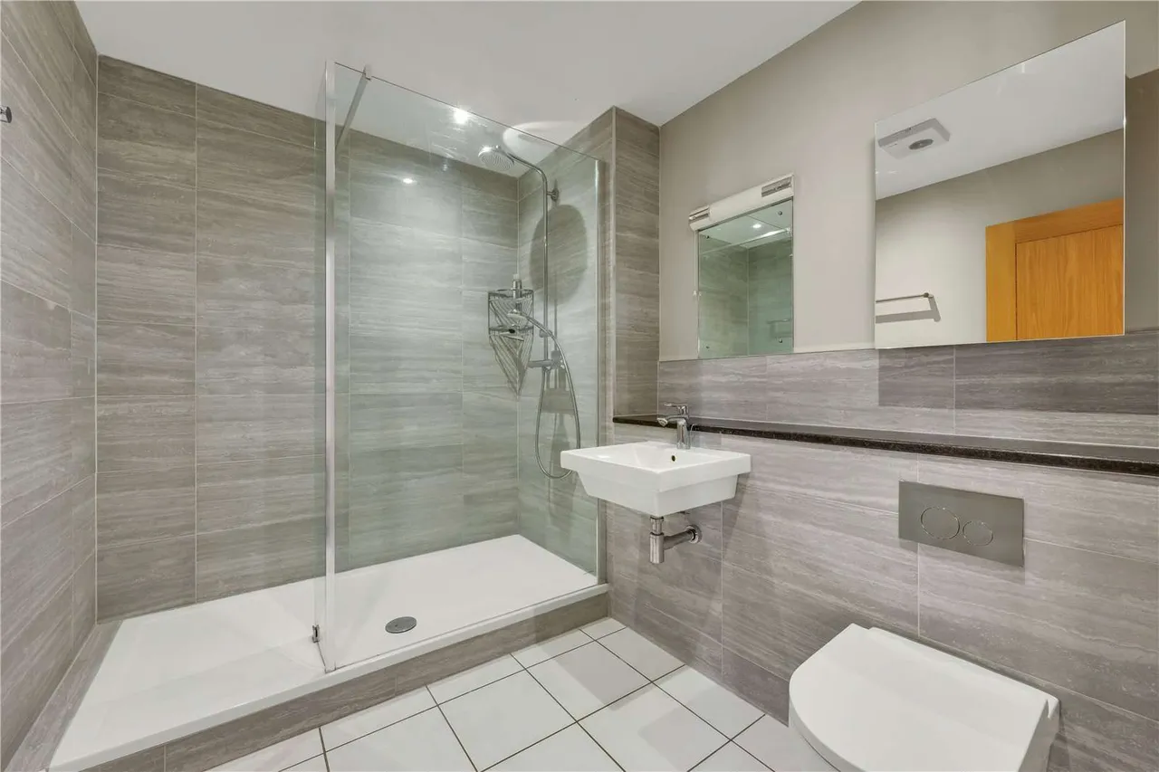 Bridgewater Road, Weybridge, Surrey, KT13 0ER, photo 10