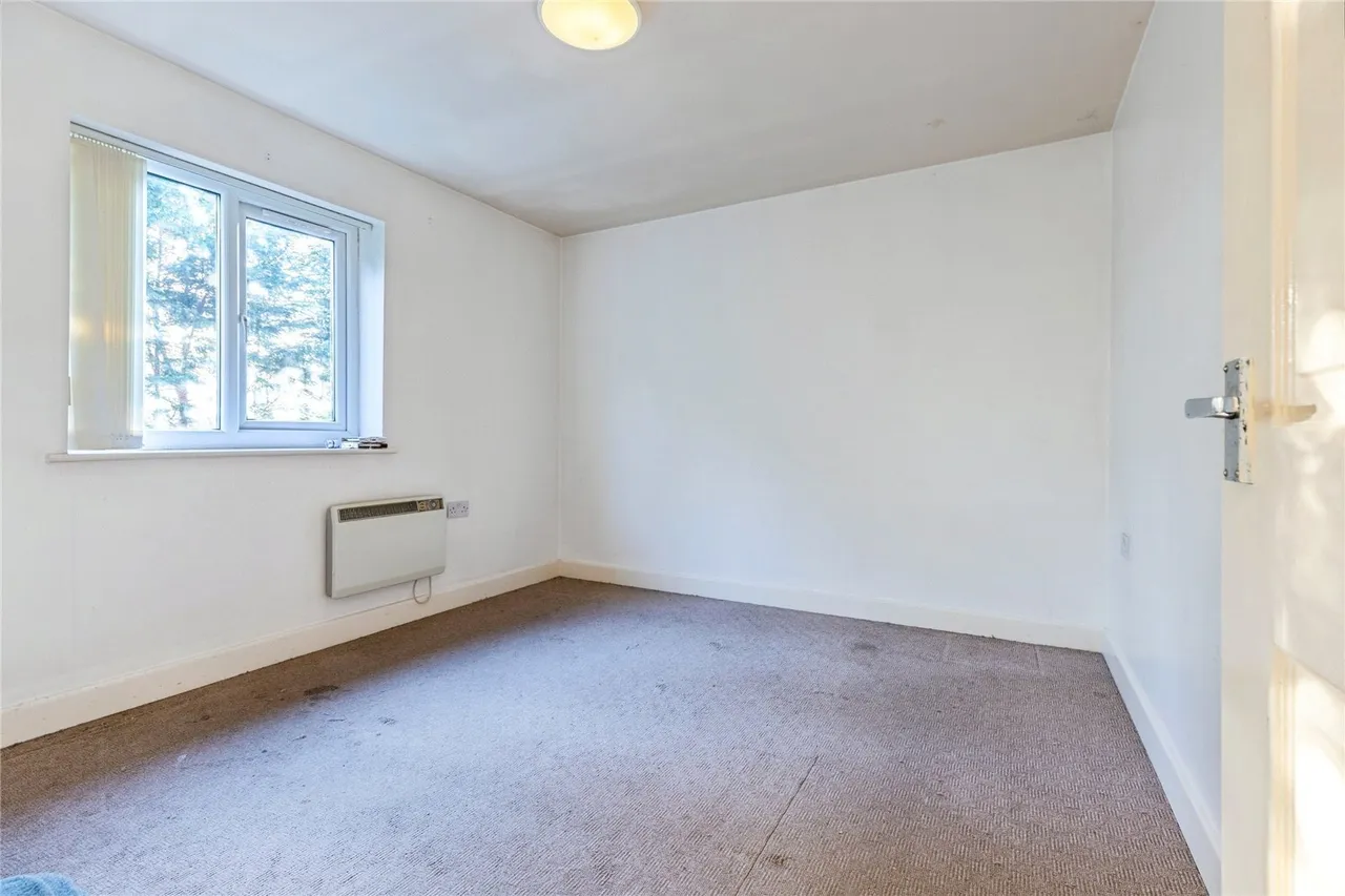 St. James Court, Bury, BL8, photo 3