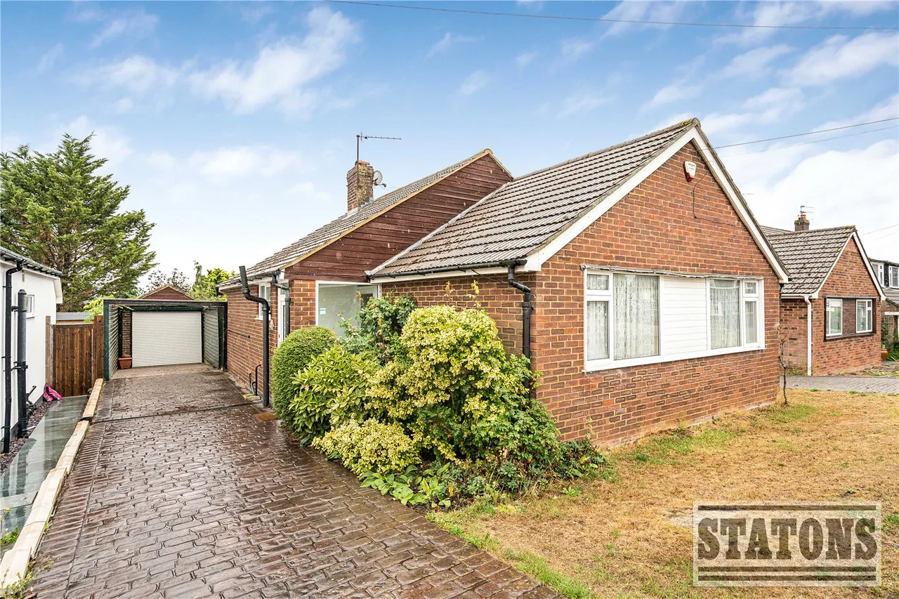 2 bed house for sale, Wood View, Cuffley, EN6