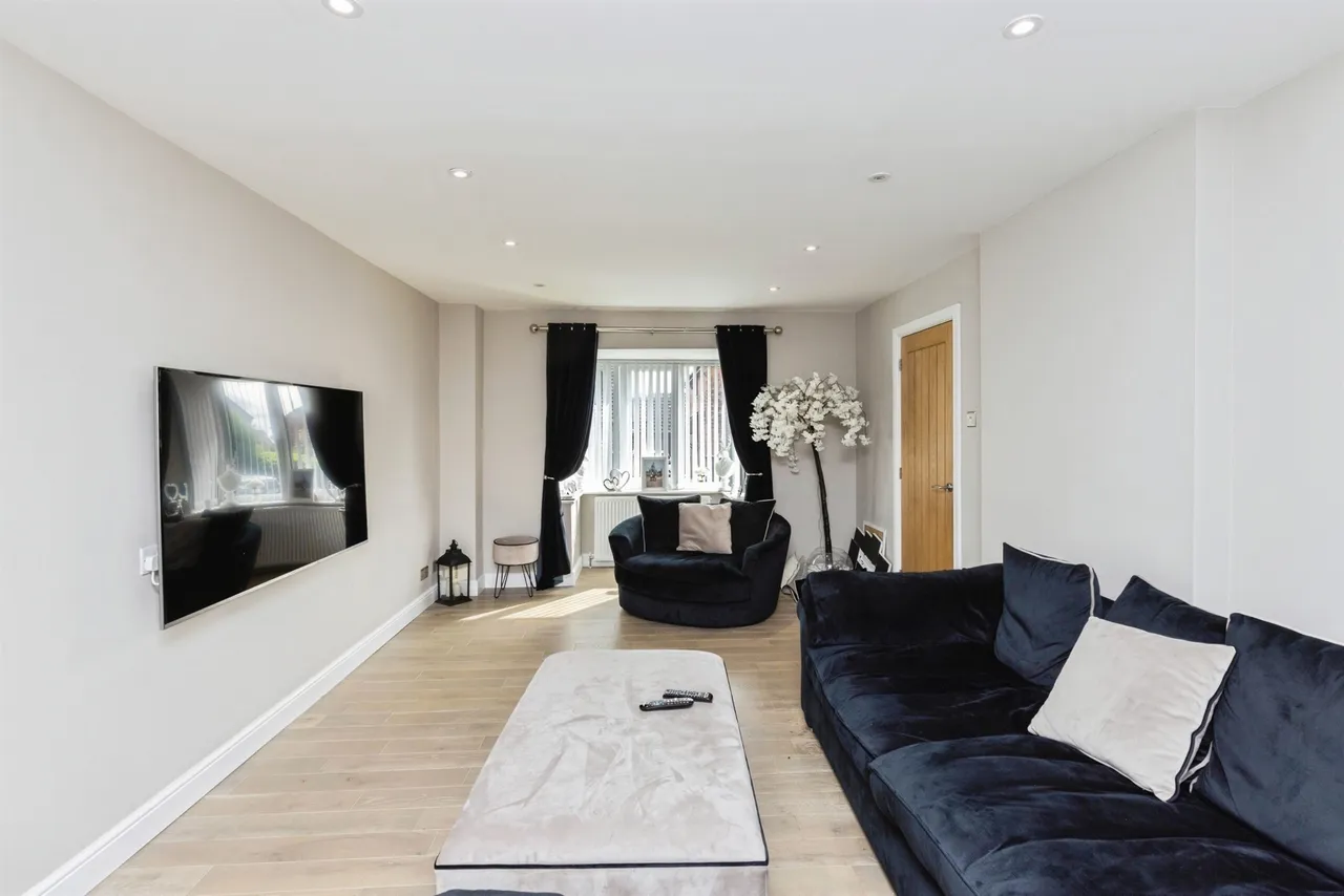 Harewood Way, LEEDS, photo 3