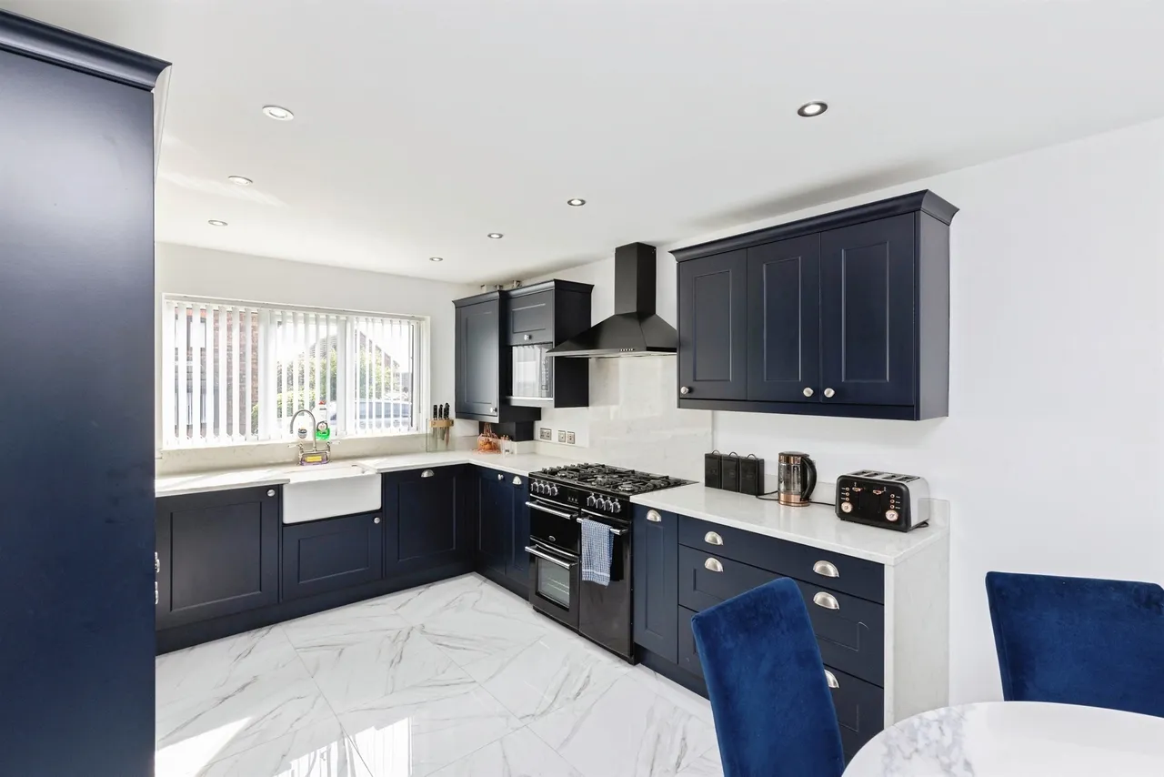 Harewood Way, LEEDS, photo 2