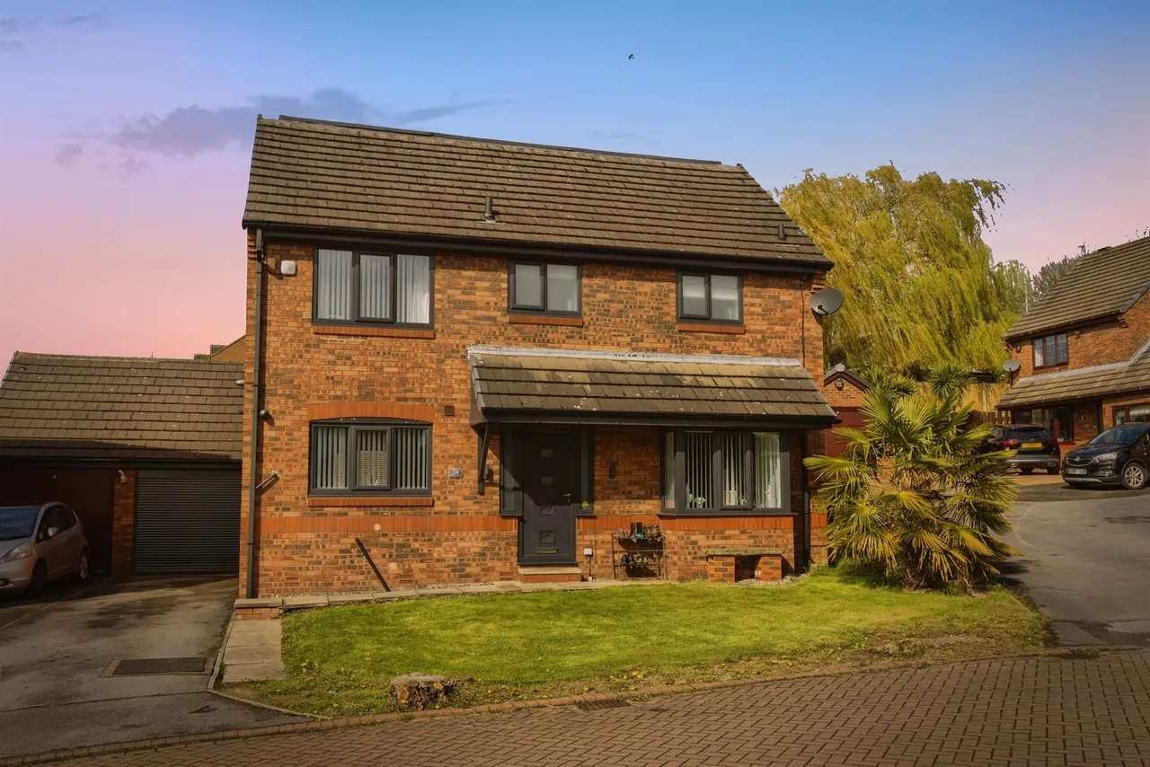 5 bed house for sale — Harewood Way, LEEDS