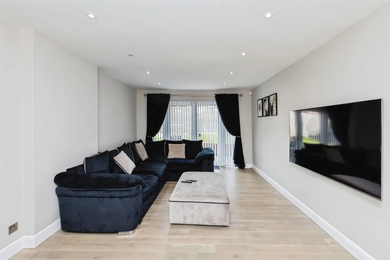 Harewood Way, LEEDS, photo 6