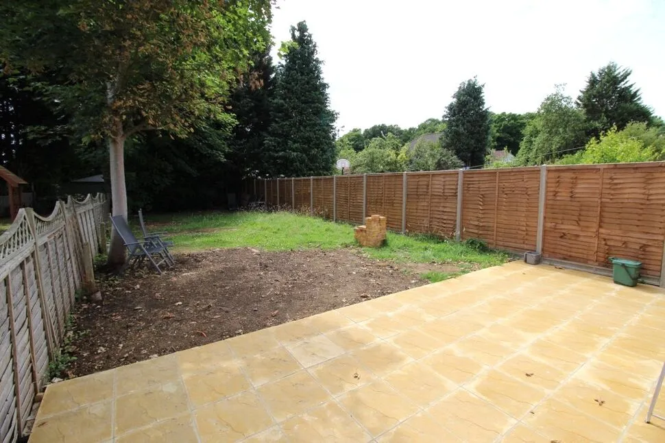 Ripley Avenue, Egham, TW20, photo 9